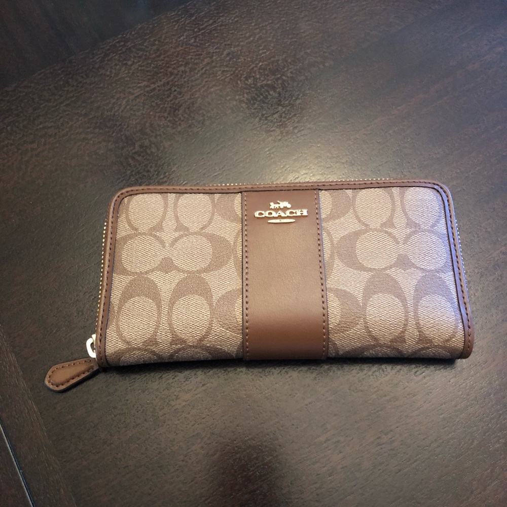 💖 Brand New Coach Accordion Wallet! 💖